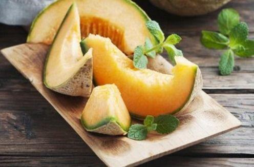 切个哈密瓜 吃,一刀切开，尽享哈密瓜的甘甜诱惑