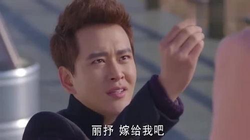 吃瓜群众抢镜头,现场瞬间成为焦点